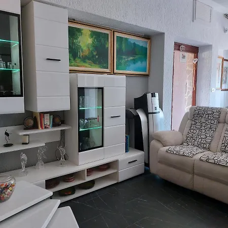 Rum i privatbostad Apartman Nela *